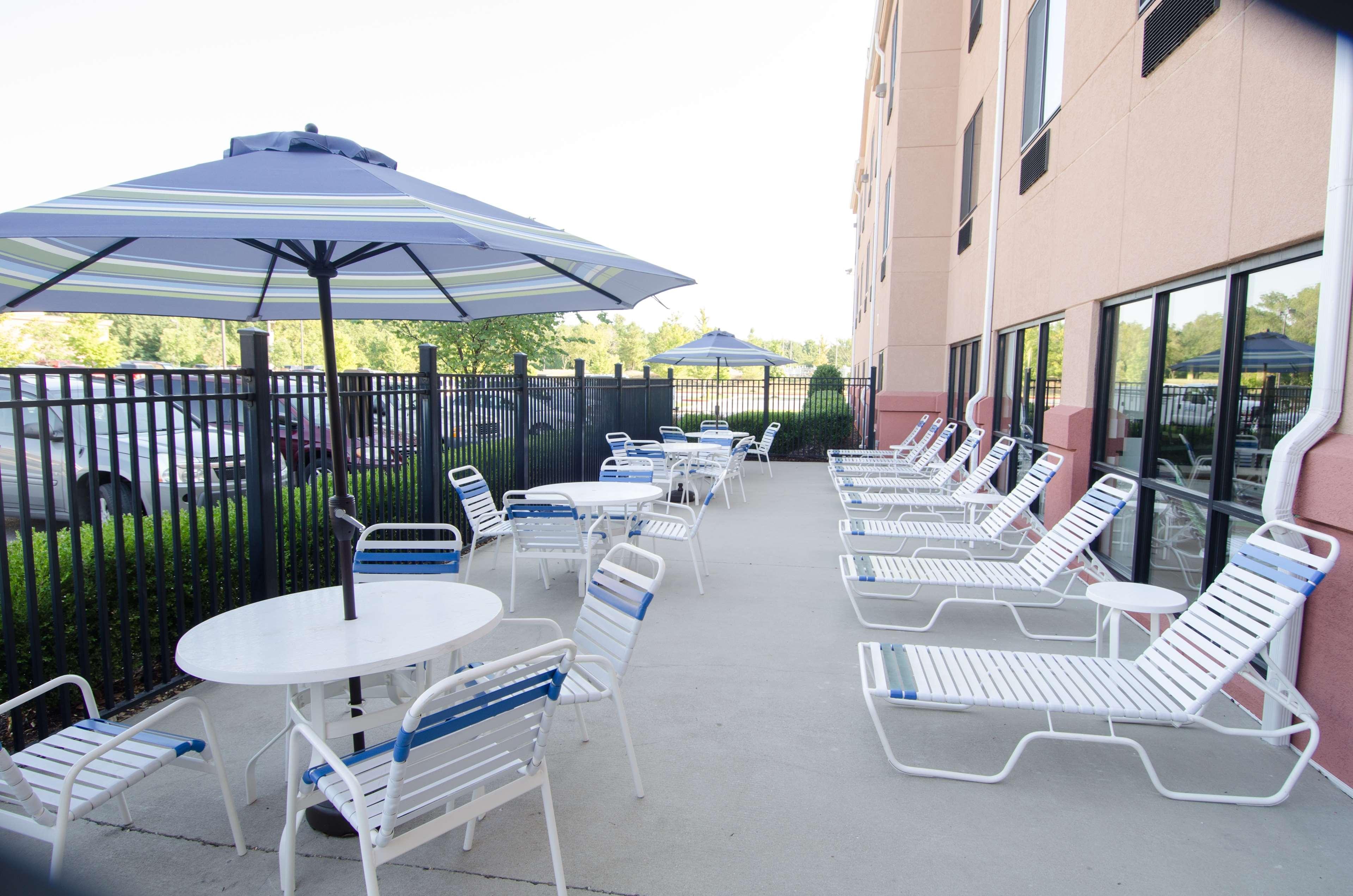 Best Western Plus Castlerock Inn & Suites Bentonville Esterno foto
