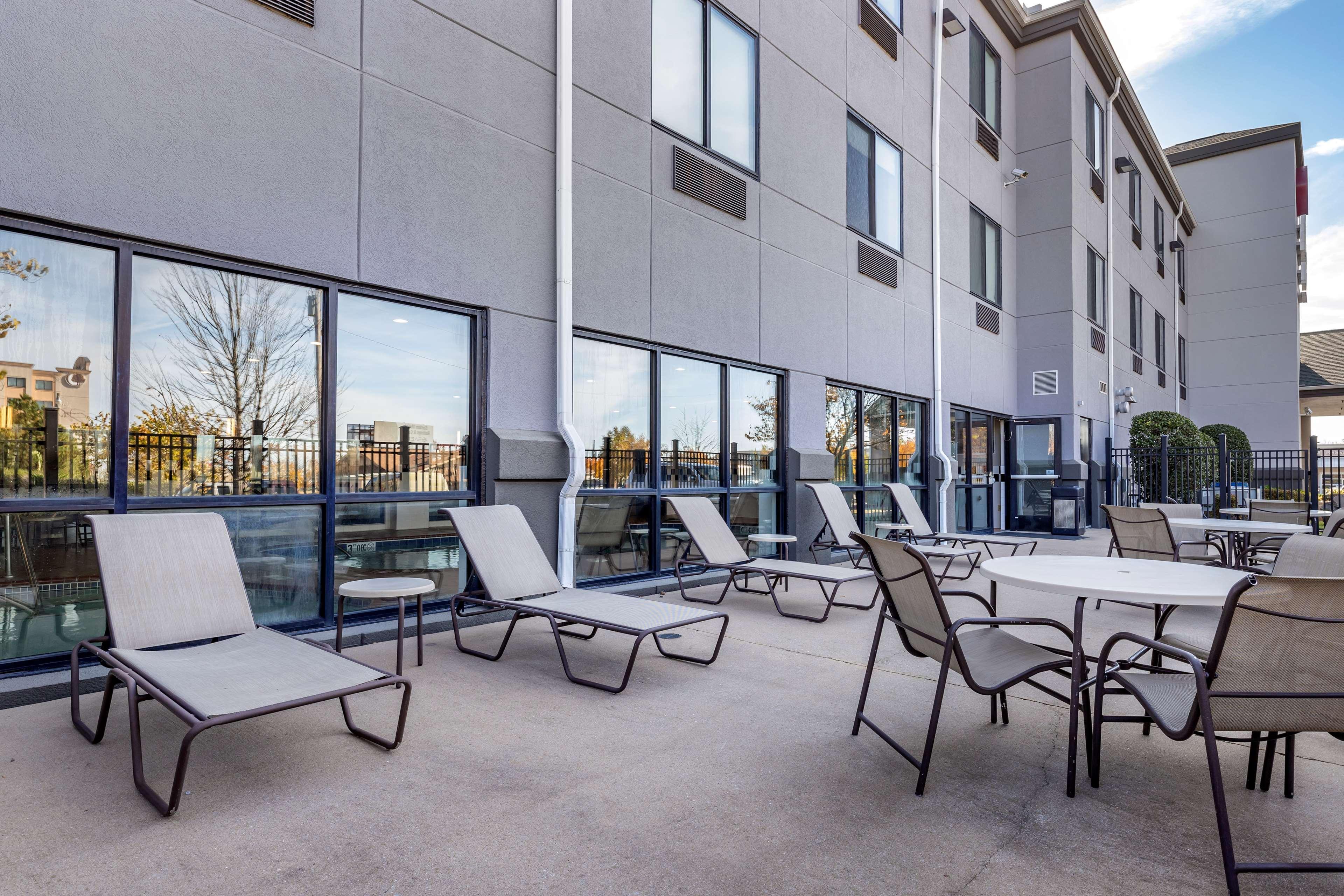Best Western Plus Castlerock Inn & Suites Bentonville Esterno foto