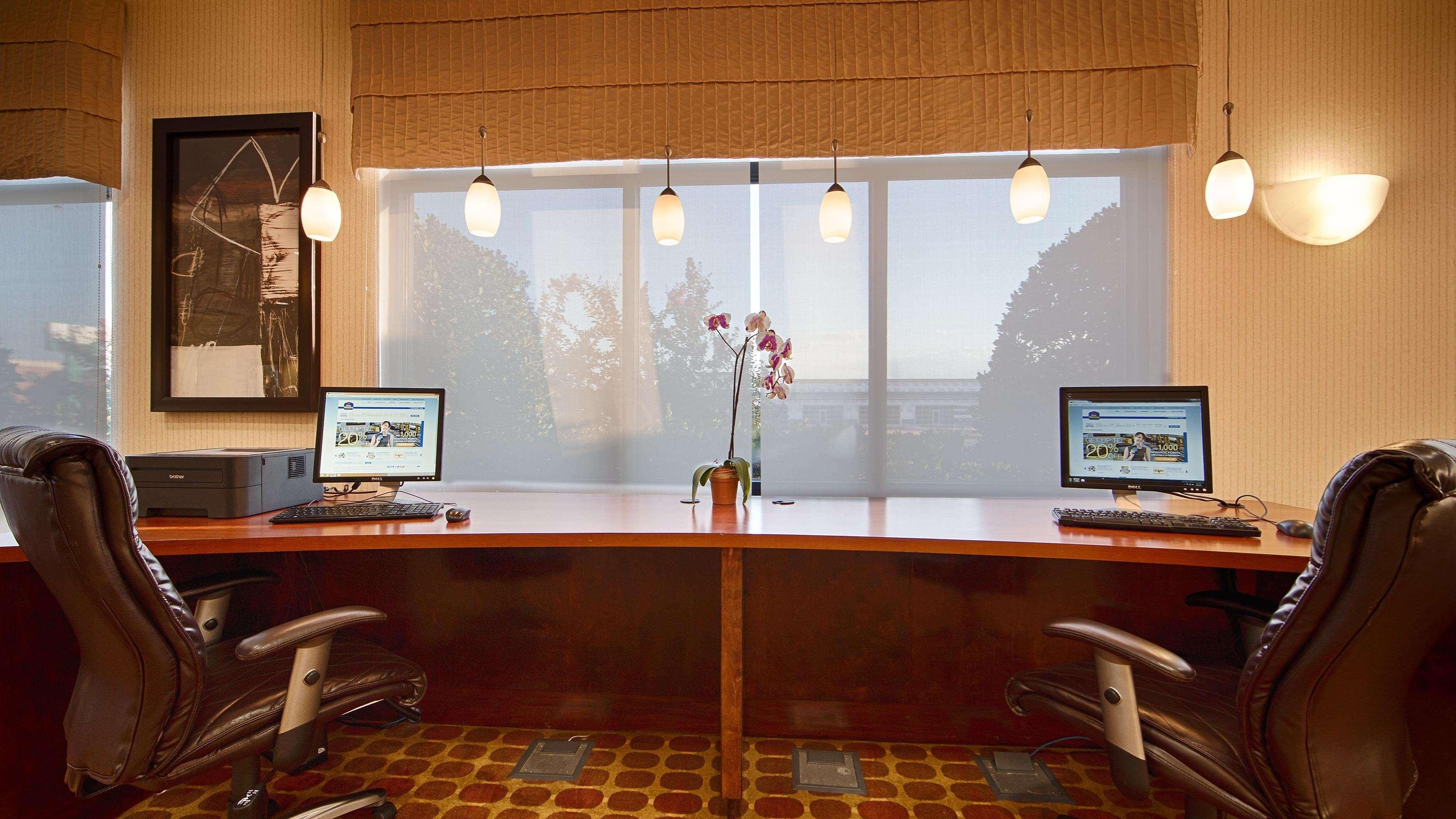Best Western Plus Castlerock Inn & Suites Bentonville Esterno foto